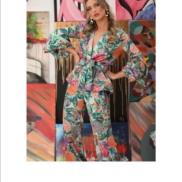 Beautiful suit (blazer and pants ) - Picture 4 of 5